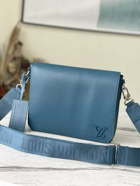 Picture of Louis Vuitton Mens Bags _SKUfw109200134fw
